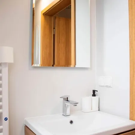 L12 Apartment *